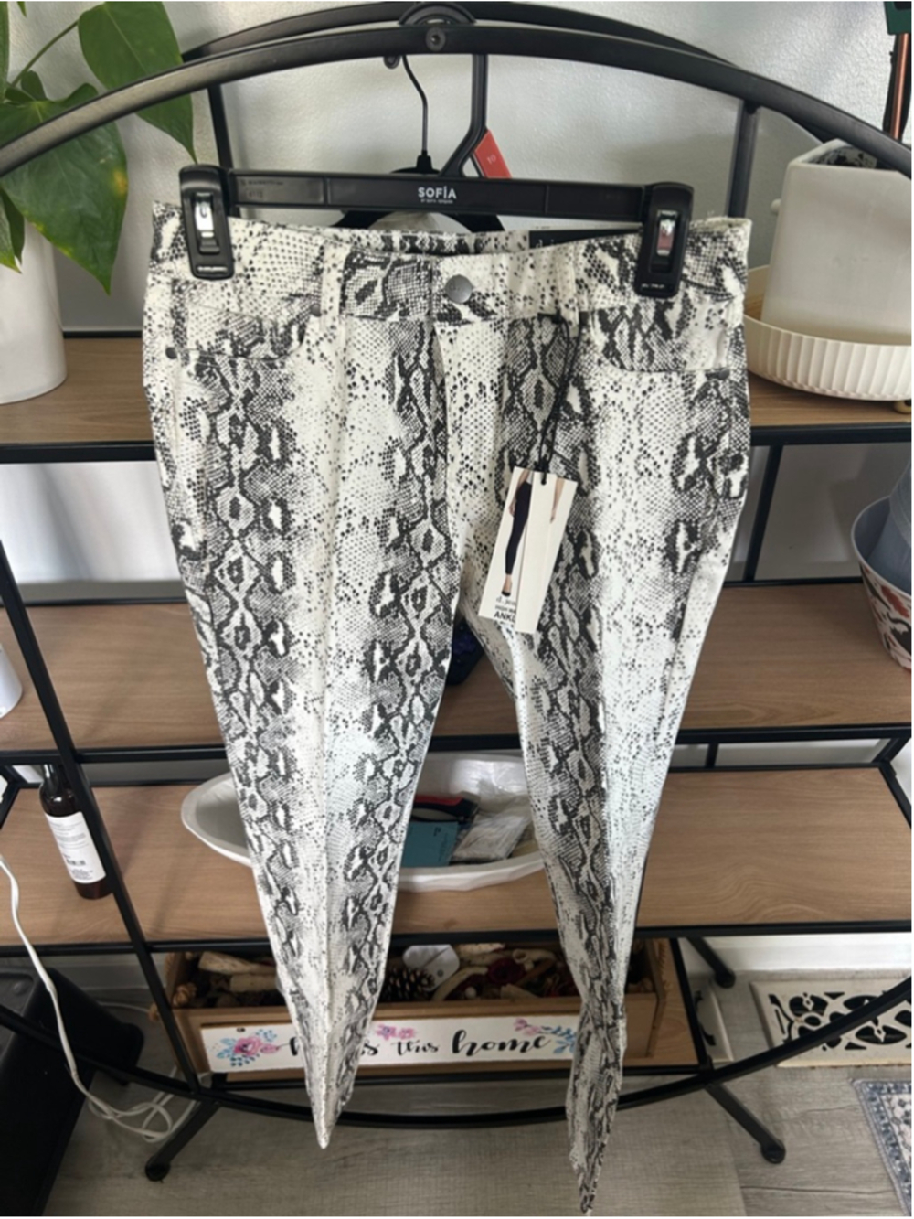 Women's d.jeans Ankle & Cropped Jeans Size 6 White Black Snake Print
